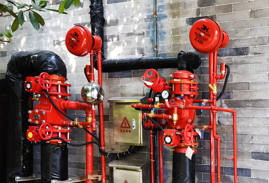 守護(hù)生命與財(cái)產(chǎn)安全的關(guān)鍵防線 消防噴淋系統(tǒng)在現(xiàn)代消防設(shè)備中的核心作用